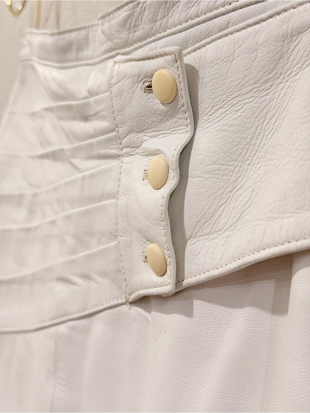 Vintage Vakko Cream Leather Pencil Skirt, Ruched Waist, Quiet Luxury. Old Money - Picture 6 of 17